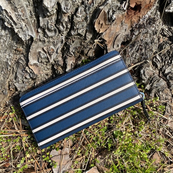 Kate Spade ♠️ classy zip around wallet💗 - Picture 3 of 8